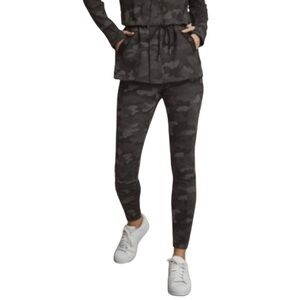 Cabi ATC Gray Camo High Rise Fitted Leggings Small